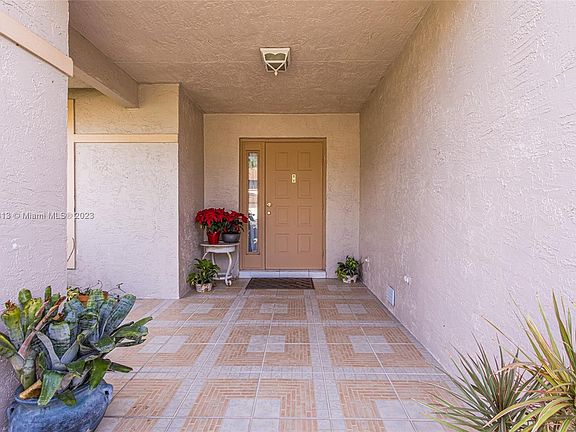 4th image of 9760 Forest Dr
