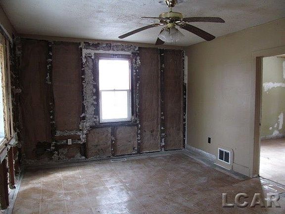 5th image of 138 Marion St