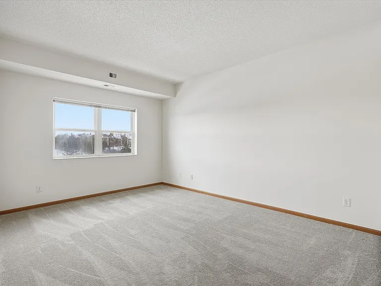 Crown Villa Apartments — Photo 12