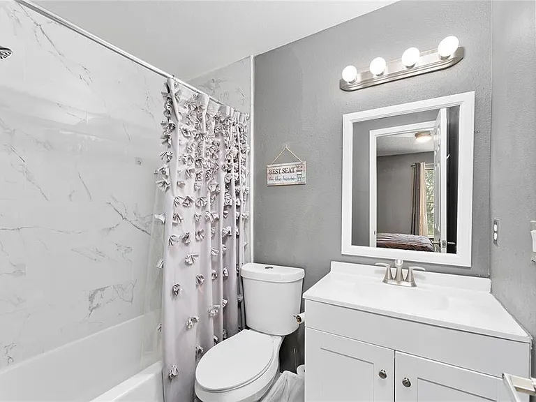 2304 Fletchers Point Cir — Photo 31