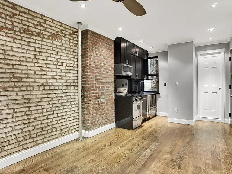 438 W 52nd St #7 — Photo 2