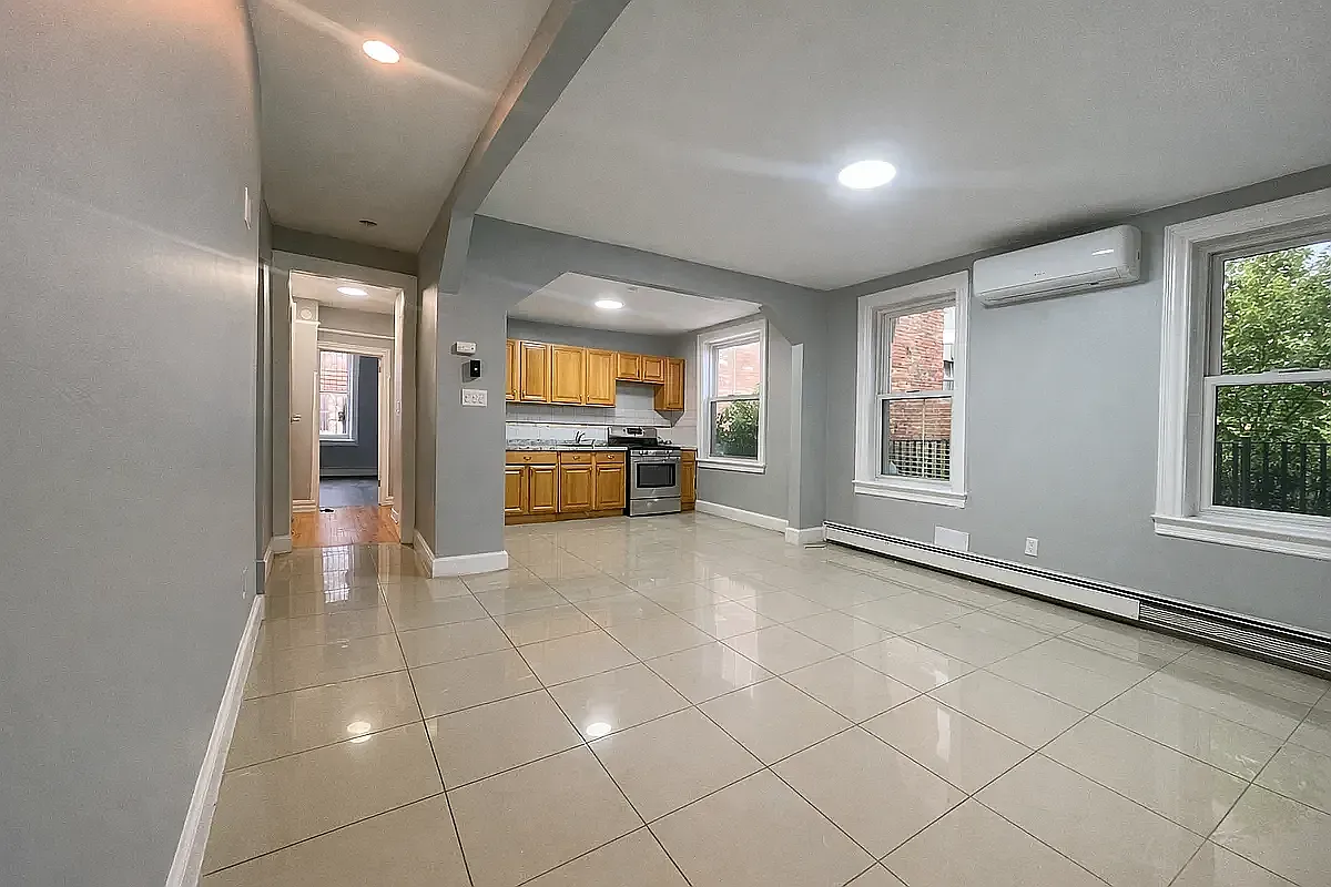 295 Grafton Street — Photo 2