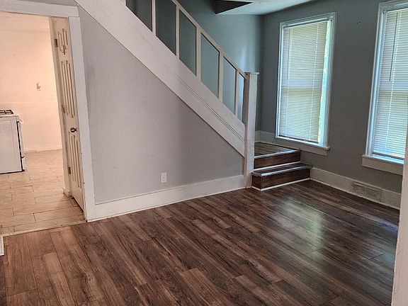 3rd image of 4241 E 98th St