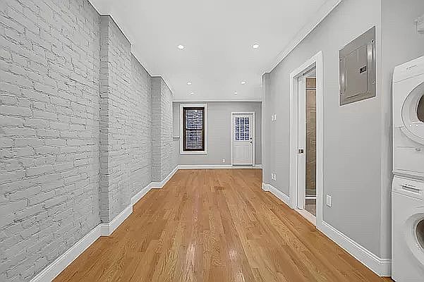 2nd image of 223 E 89th St #2W