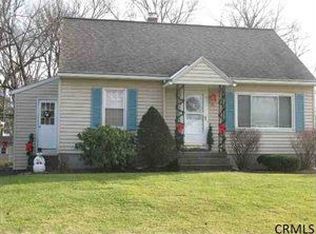 15 Swayze Dr, Latham, NY 12110