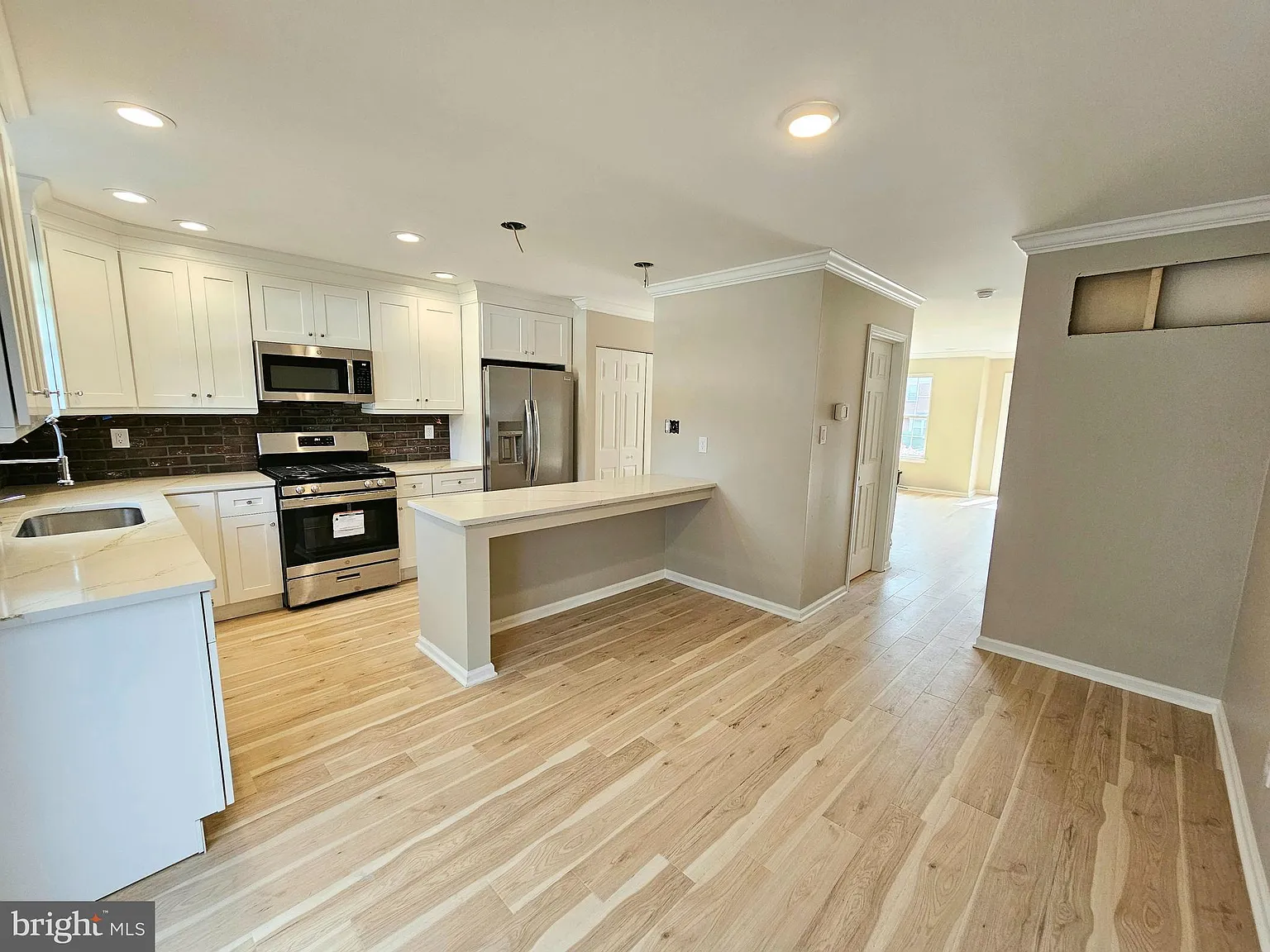 2 bed, 2.5 bath, 1856 sqft, $2,950 — Photo 3