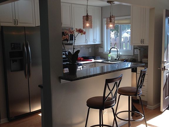 4th image of 1021 Country Club Dr
