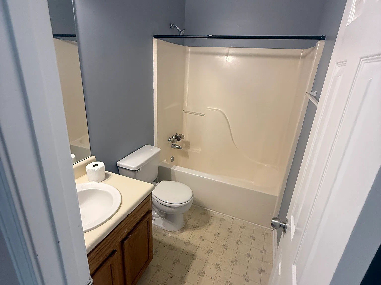 3 bed, 1164 sqft, $2,200 — Photo 3