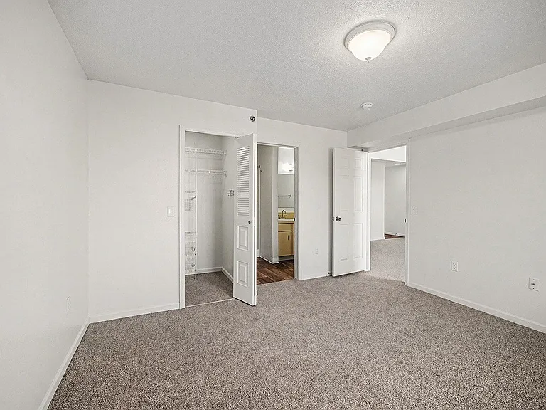 West Hampton Park Apartment Homes — Photo 39
