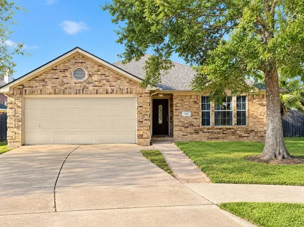 5007 Chase Mountain Dr, Bacliff, TX 77518