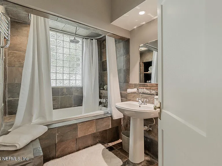 2751 Herschel St — Photo 11