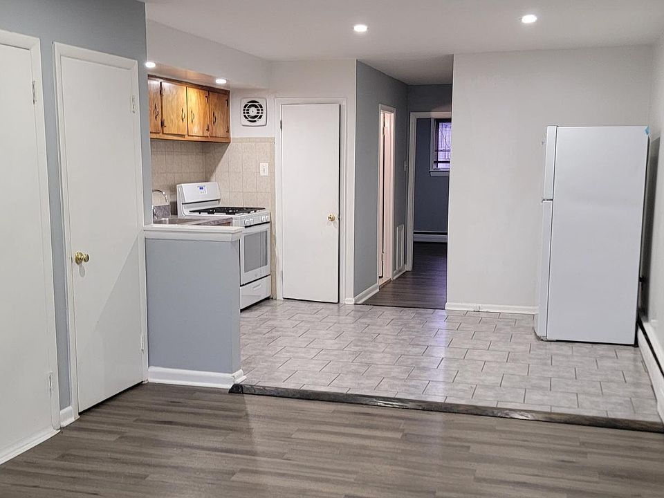 1st image of 230 W Roosevelt Blvd Floor 1