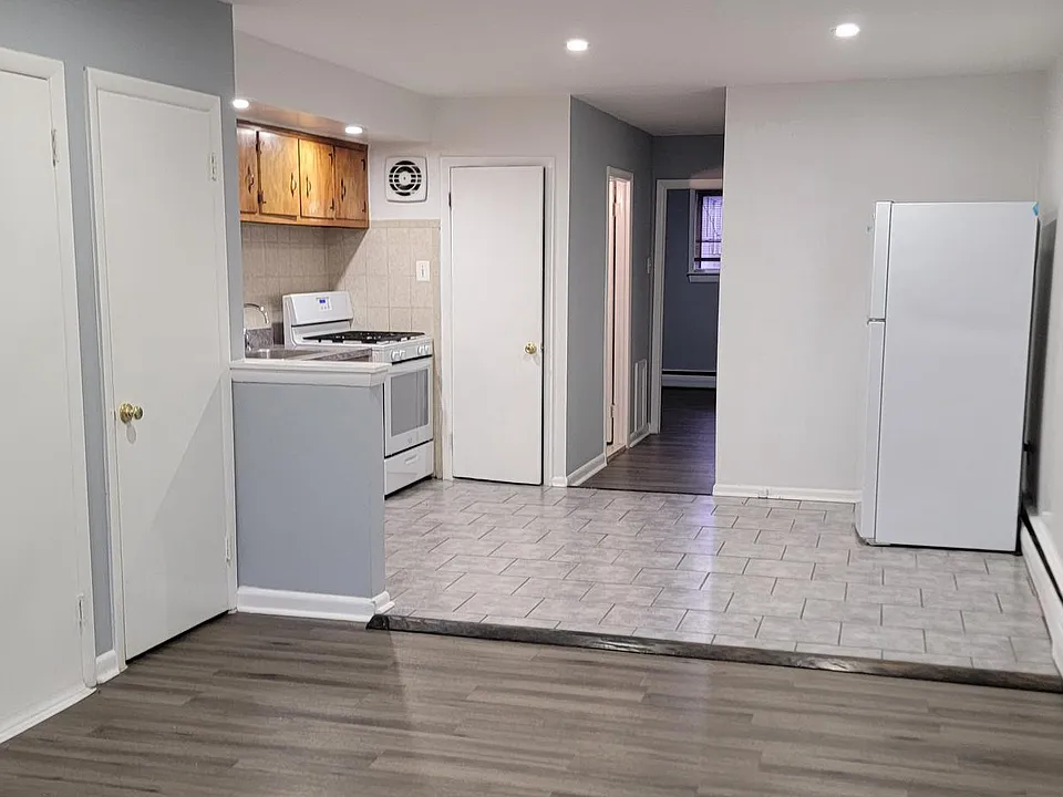 230 W Roosevelt Blvd #1