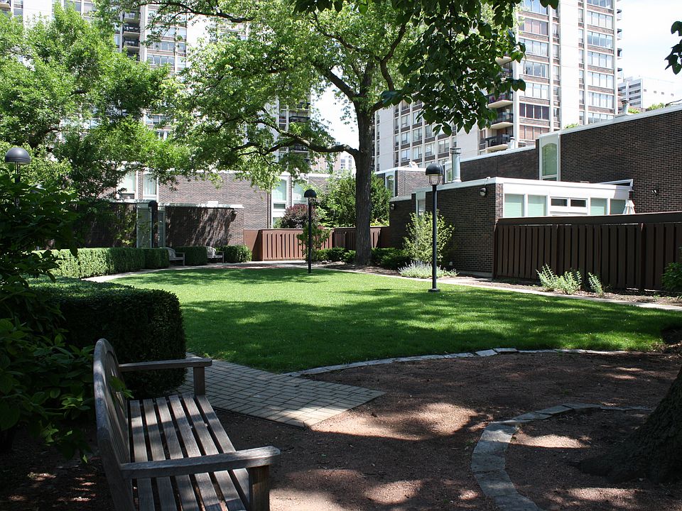 Private atrium for 12 homes