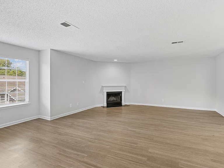 ReNew Cobb — Photo 8