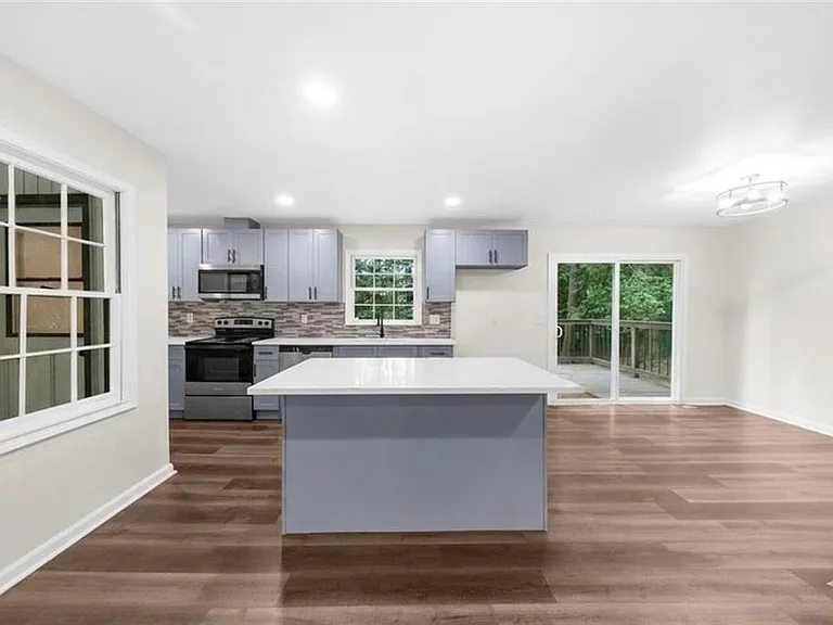 3022 Hillwood Dr — Photo 8