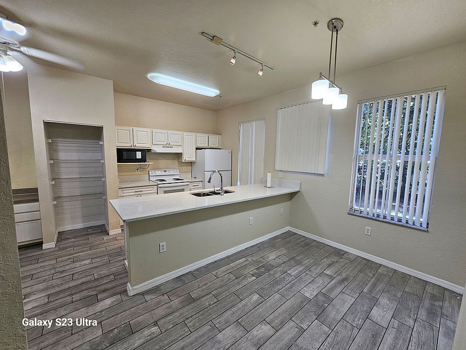 Kitchen Dining Area