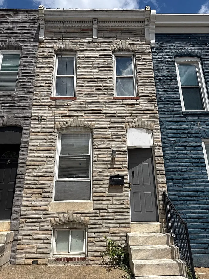 3 bed, 1.0 bath, $1,900 — Photo 2