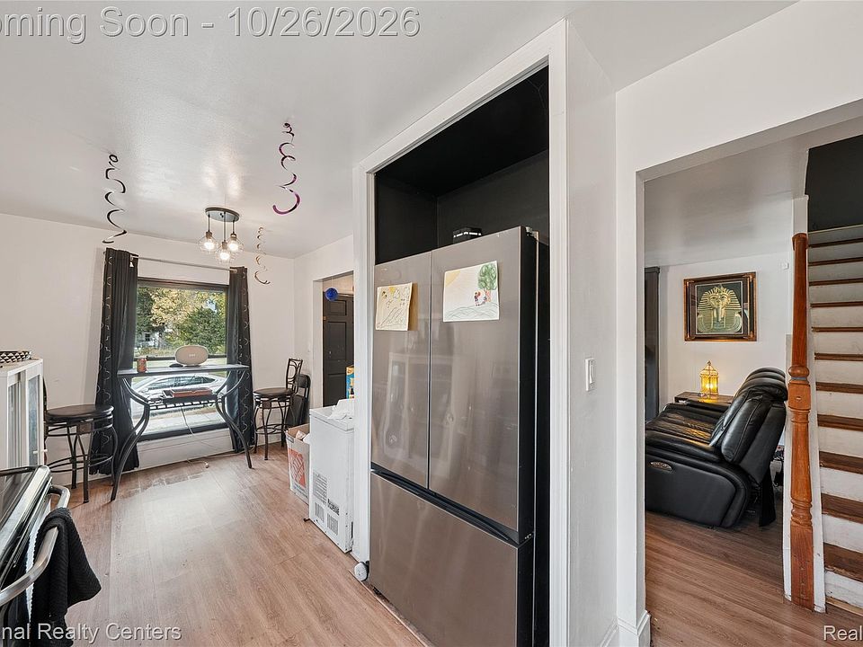 966 E Greendale, photo 9