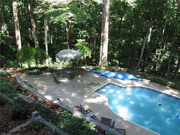 3rd image of 1810 Branch Valley Dr