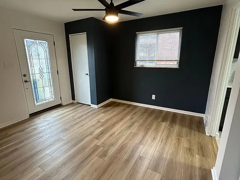 506 Crescent Boulevard Ext — Photo 10