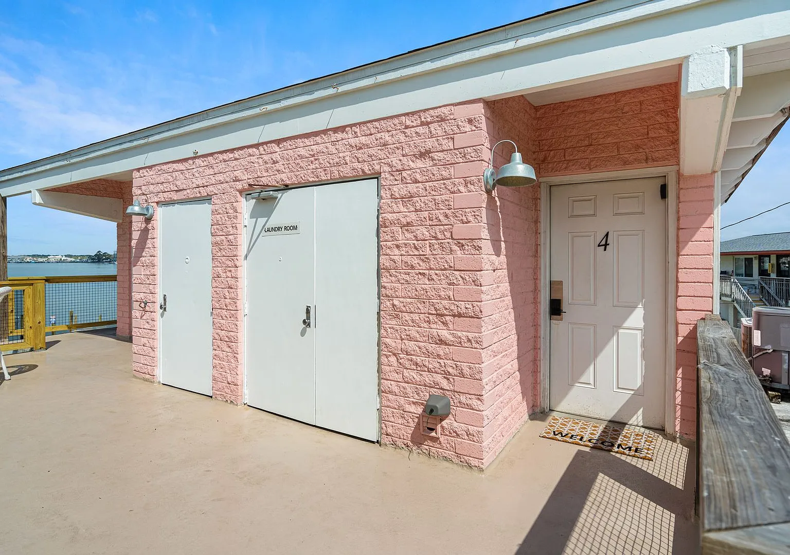 Nice 2 bedroom waterfront Okaloosa Island property for rent! — Photo 1
