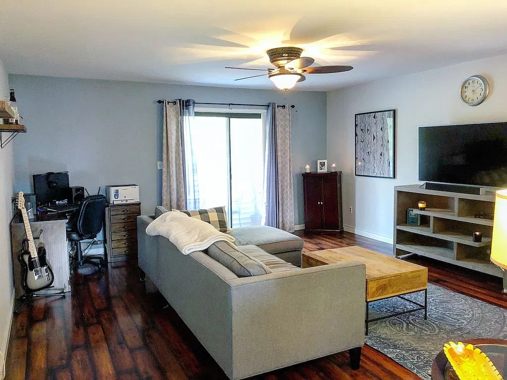 1 bed, 1.0 bath, 990 sqft, $1,975 — Photo 1