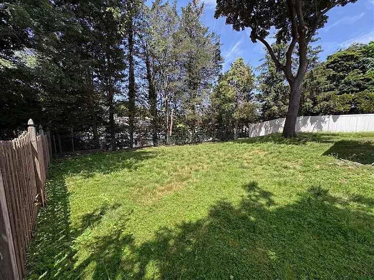 132 Concord St — Photo 12