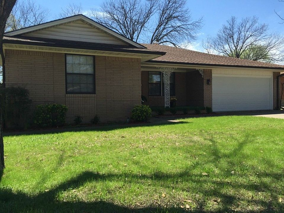 1st image of 2932 Touraine Dr