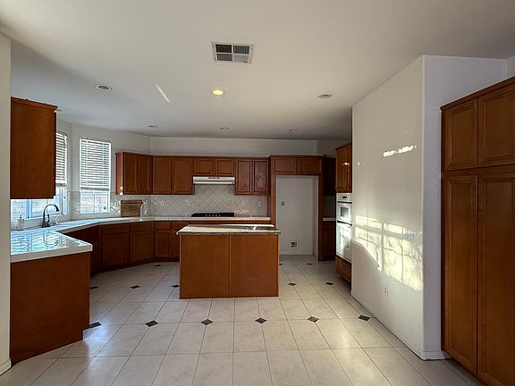 5th image of 2264 Shanna Carle Dr