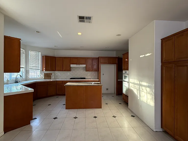 2264 Shanna Carle Dr — Photo 3