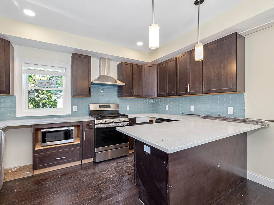 70-72 Stanley Ave #2F
