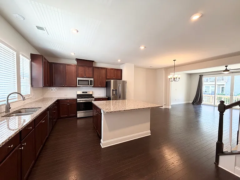 1065 Larabee Ln — Photo 12