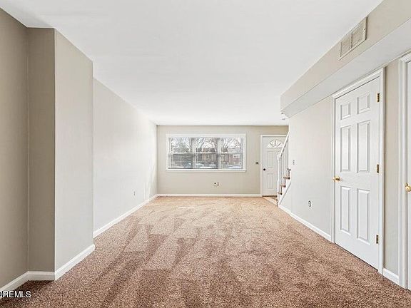 5th image of 53 Briar Mills Drive