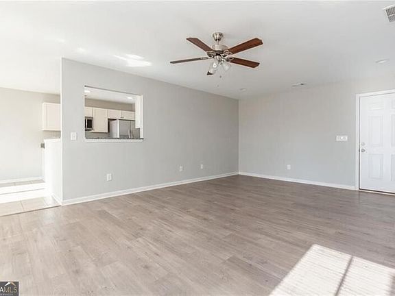 3rd image of 82 Gray Field Ct
