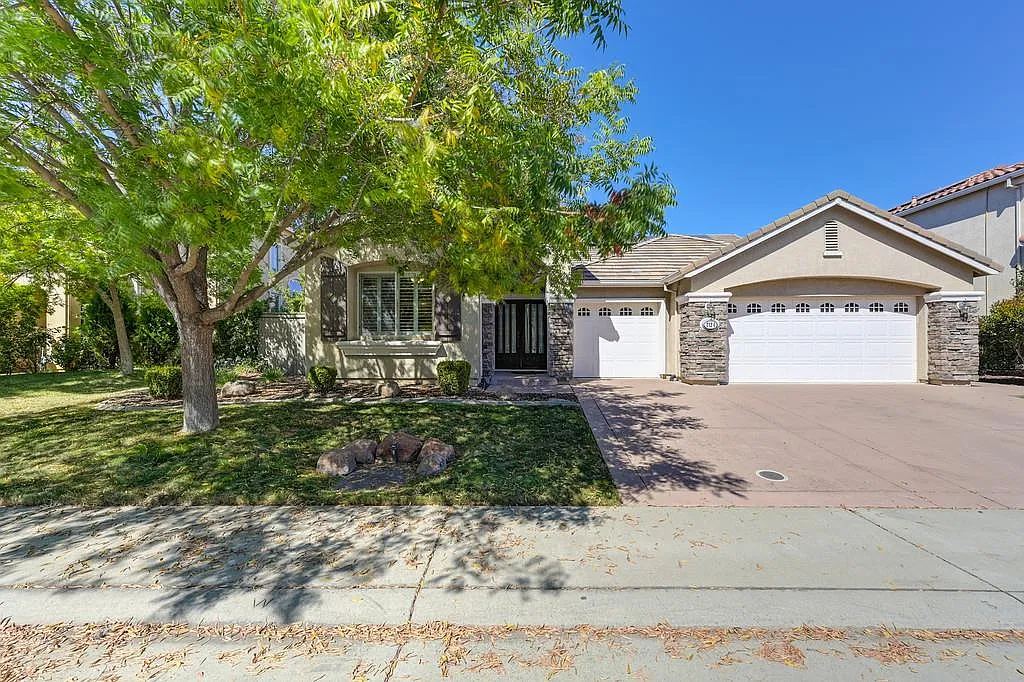 2124 Donovan Dr photo 1
