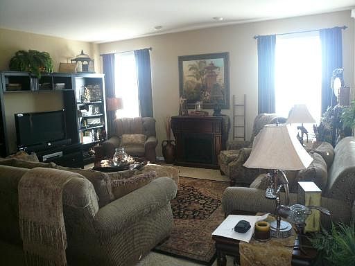 3rd image of 11606 Glenn Cir