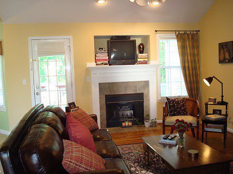 Great Room w Gas Logs