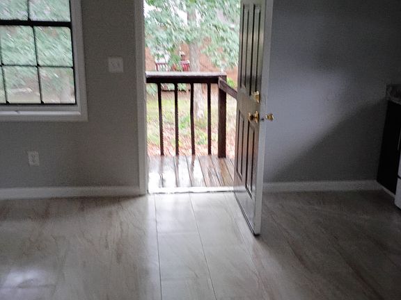 5th image of 152 Forest Pl