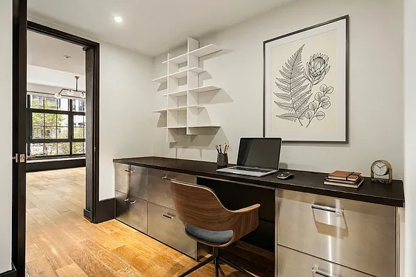 Office, photo 1
