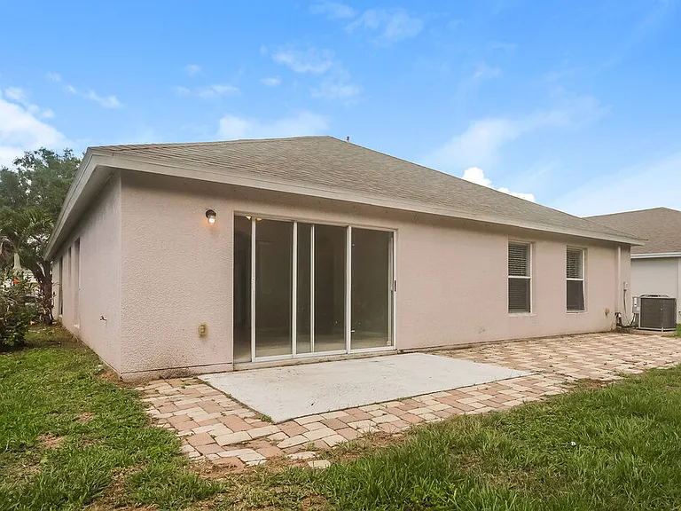 11427 Misty Isle Ln — Photo 16