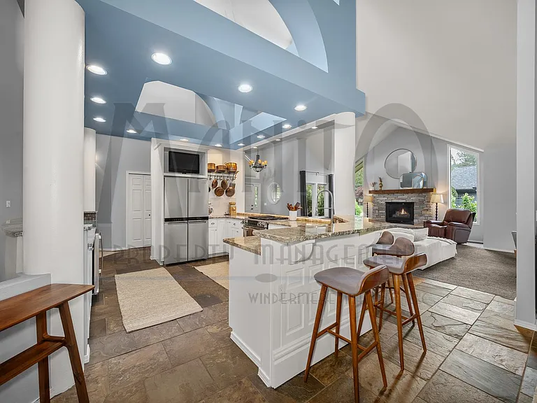 115 E Meadowlane Rd — Photo 10