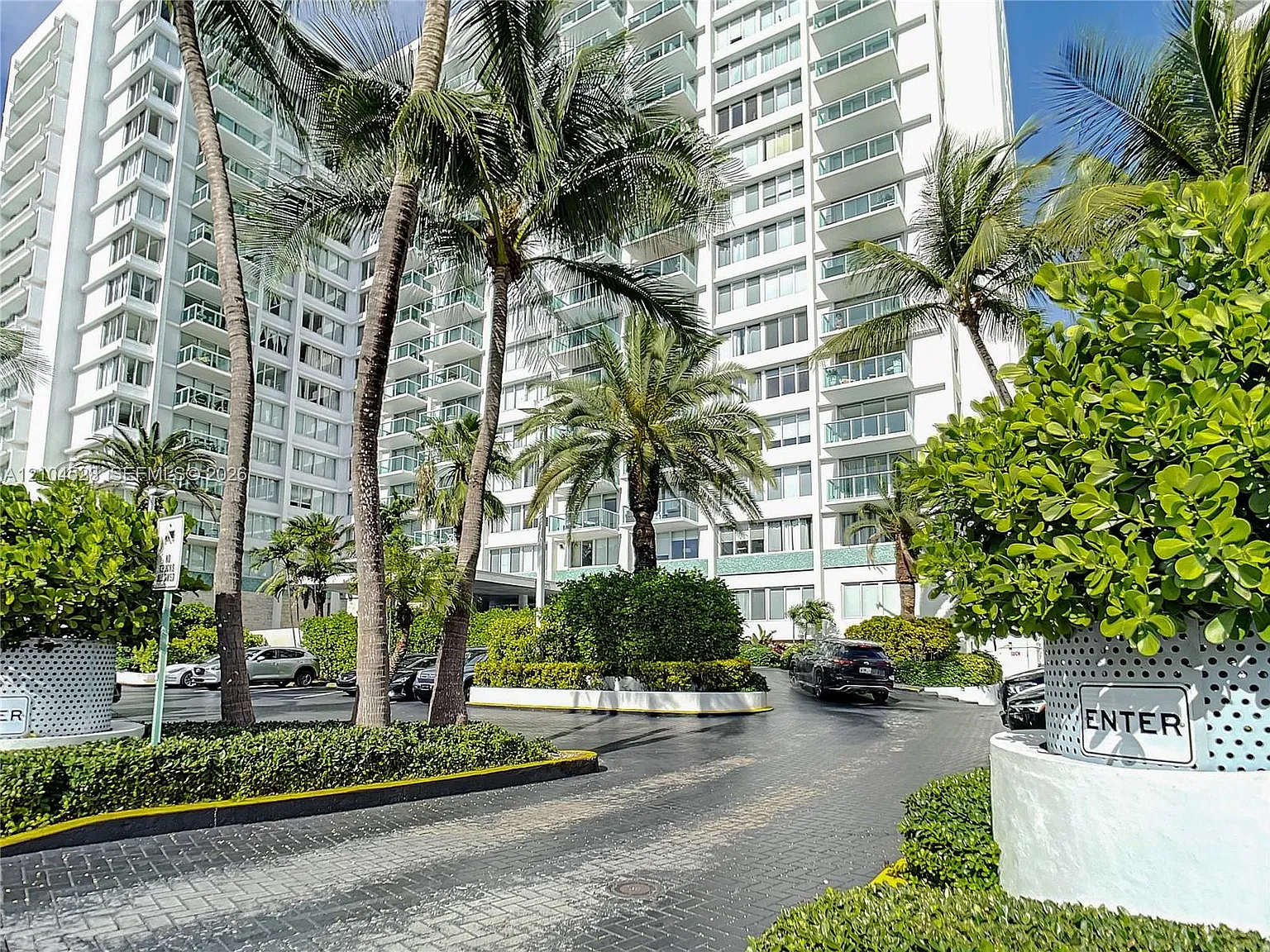 Mirador 1000 Condo — Photo 1