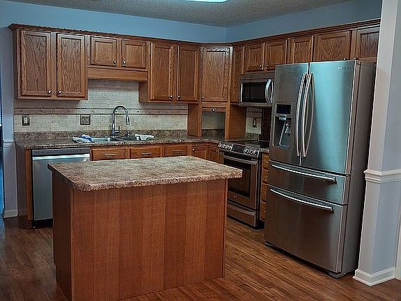 3rd image of 505 Deerfield Cir
