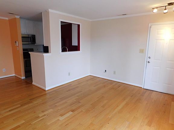 4th image of 33 Fern Oak Cir APT 301