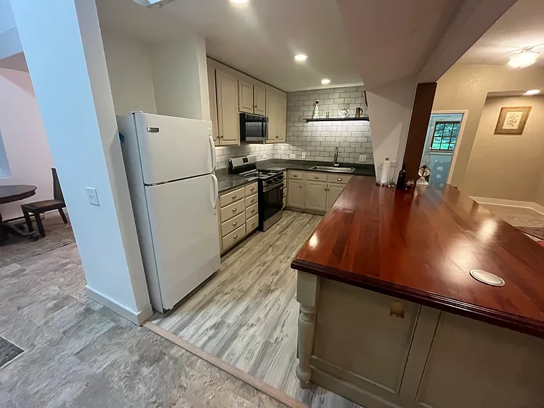 135 Fordham Ln #A — Photo 3