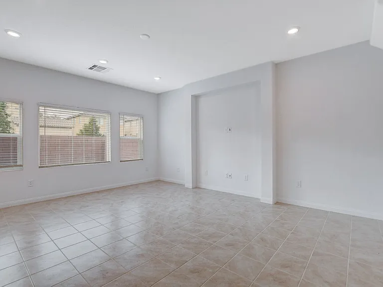 7821 Tomsburgh Ln — Photo 8
