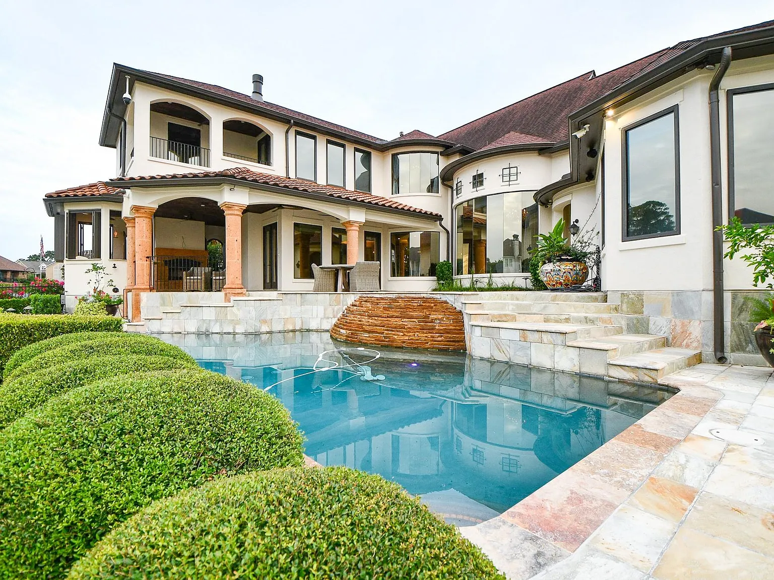 4 bed, 3.5 bath, 4794 sqft, $10,000 — Photo 4