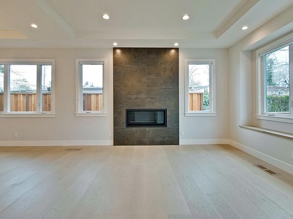 4th image of 3283 Waverley St