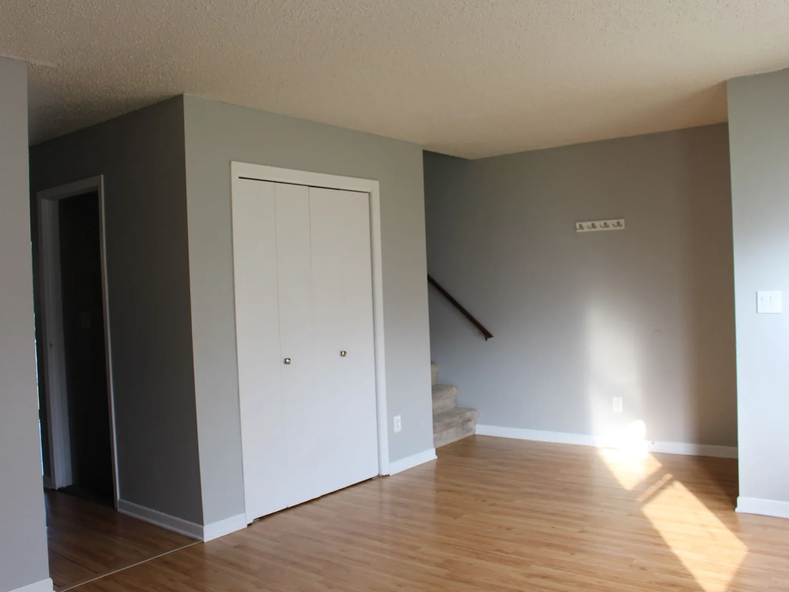 3 bed, 1.5 bath, 1688 sqft, $2,040 — Photo 2